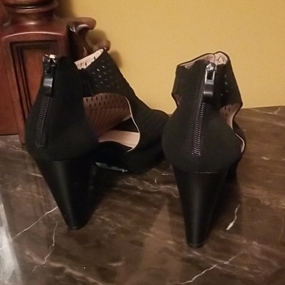 Heels - Picture 4 of 5